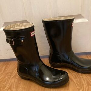 Black shiny Hunter Rainboots.  Women’s size 10.  Worn once.